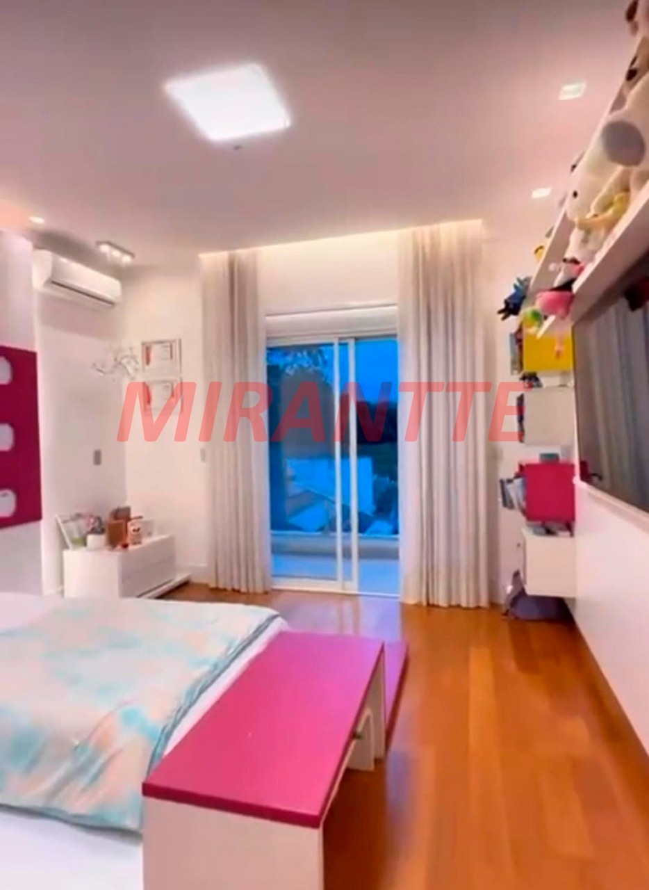 Cond. fechado de 373m² com 4 quartos em Jardim Floresta