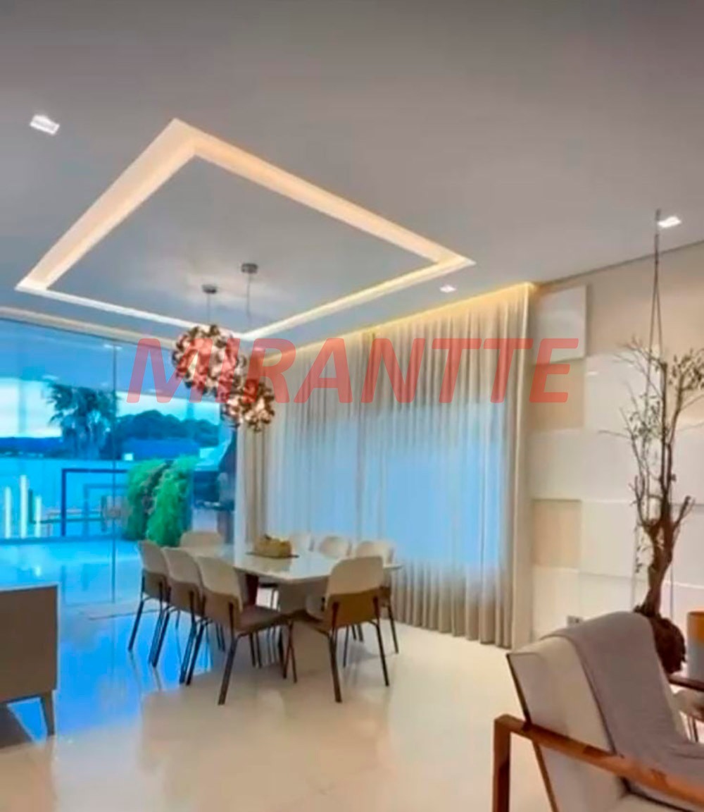 Cond. fechado de 373m² com 4 quartos em Jardim Floresta