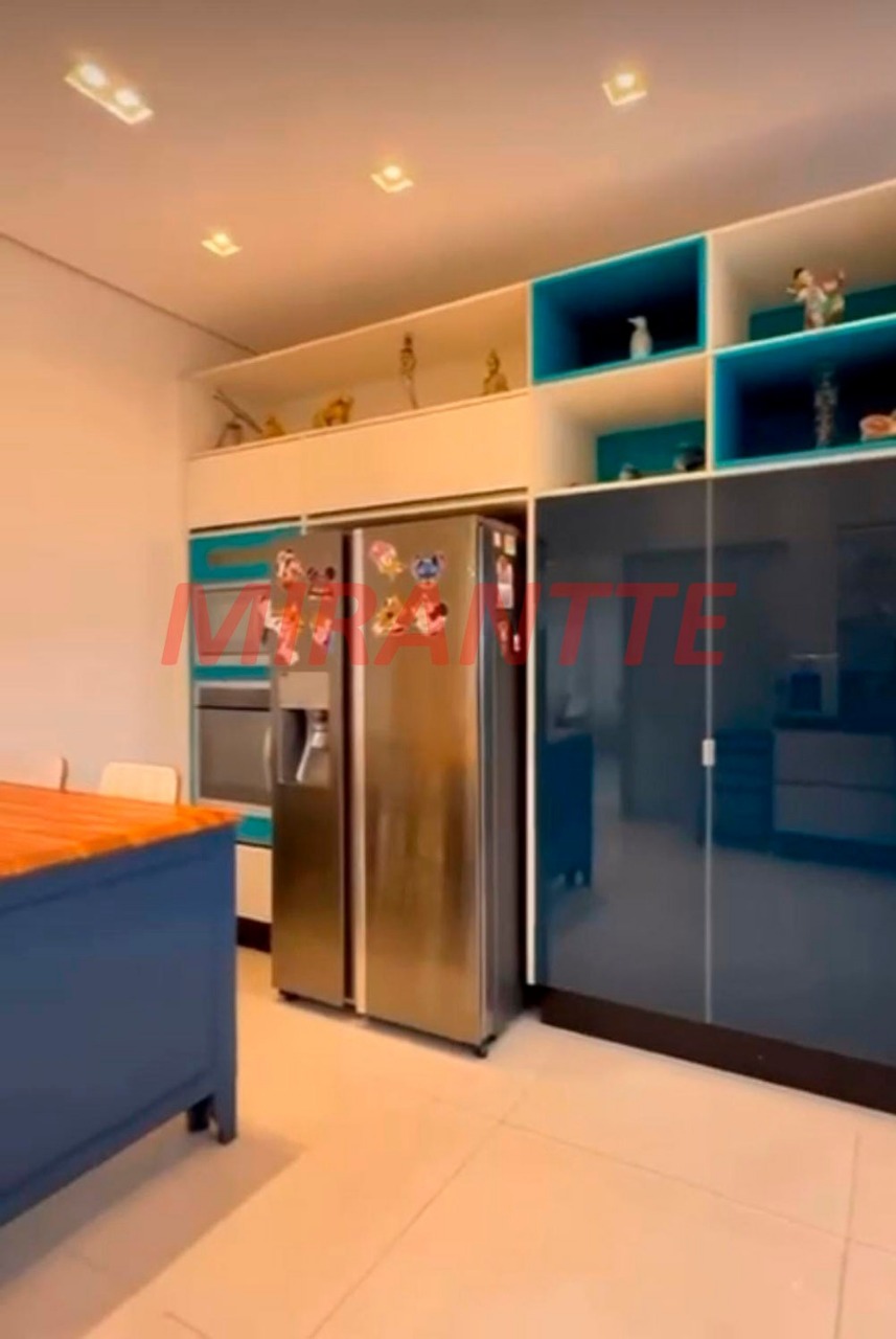 Cond. fechado de 373m² com 4 quartos em Jardim Floresta