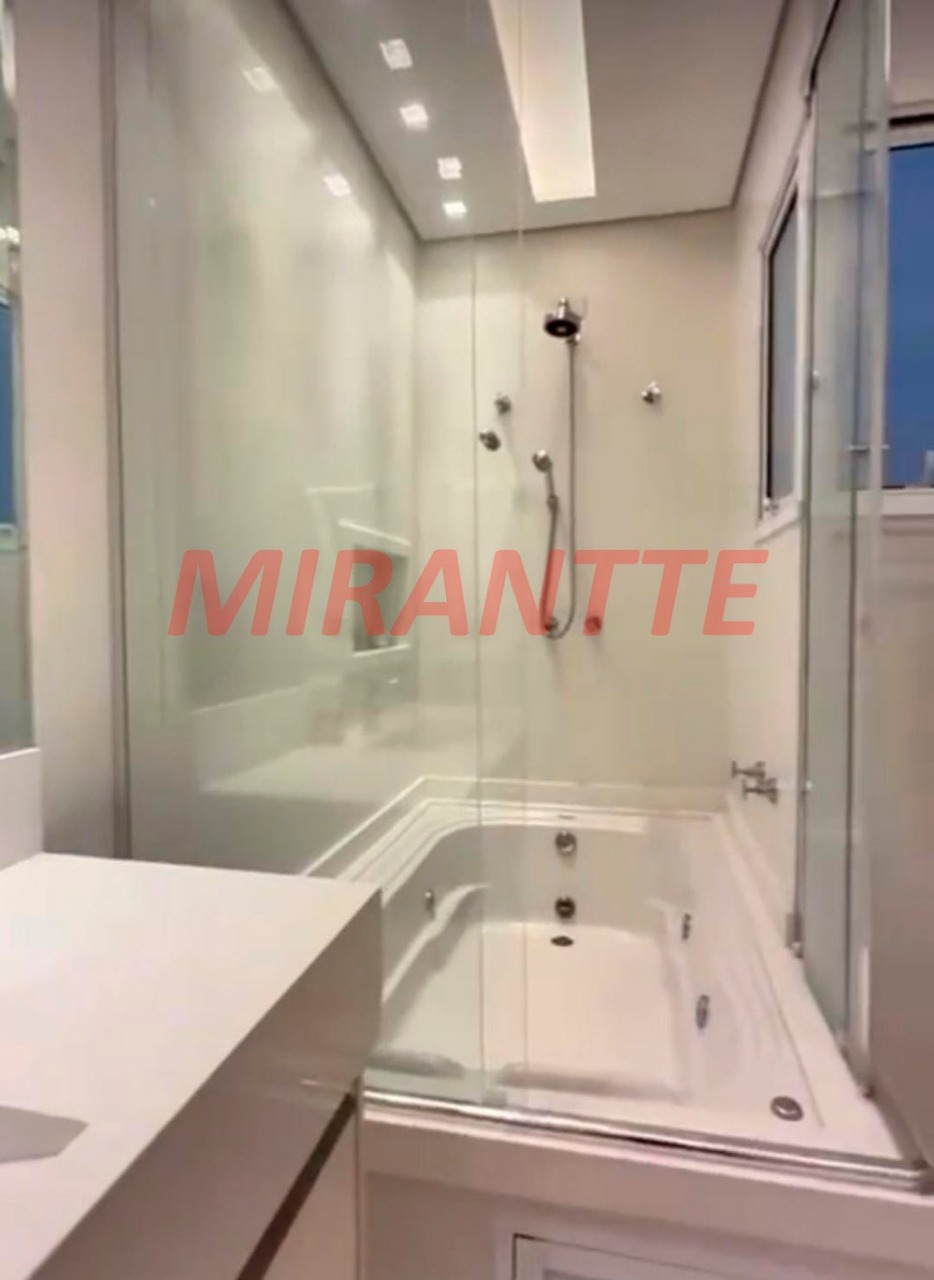 Cond. fechado de 373m² com 4 quartos em Jardim Floresta
