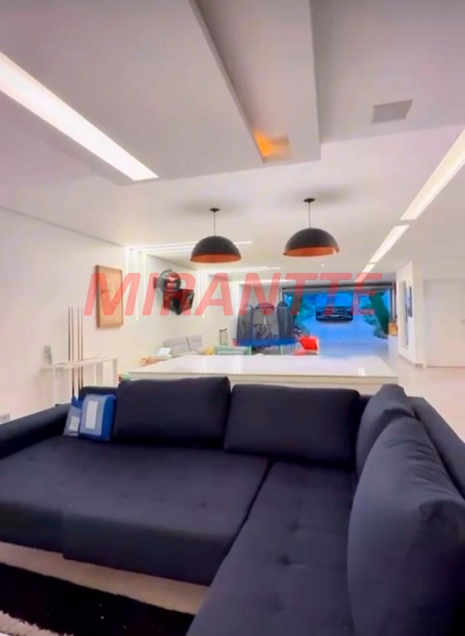 Cond. fechado de 373m² com 4 quartos em Jardim Floresta