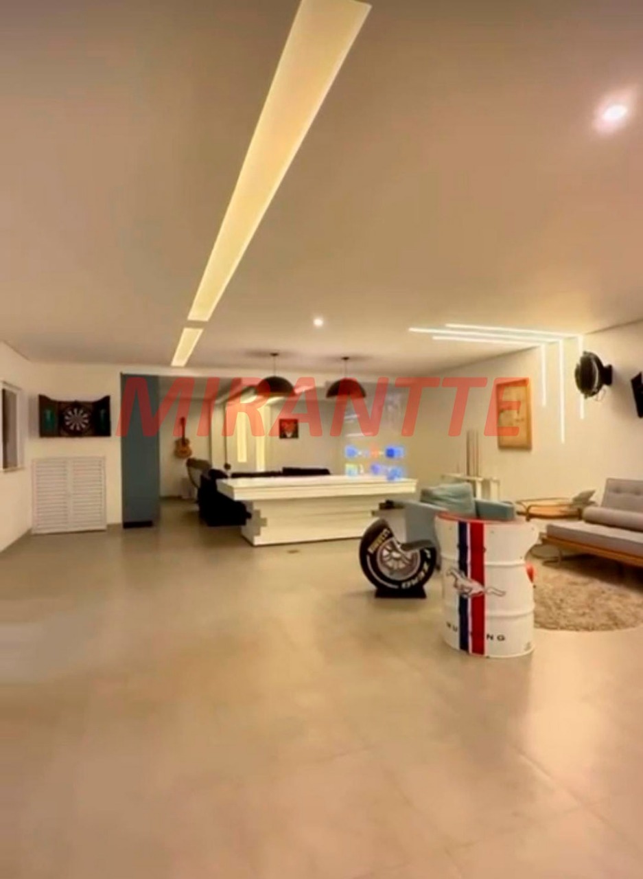 Cond. fechado de 373m² com 4 quartos em Jardim Floresta