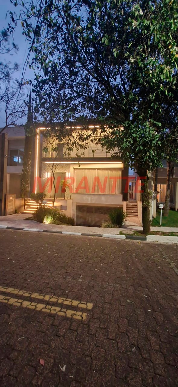 Cond. fechado de 373m² com 4 quartos em Jardim Floresta