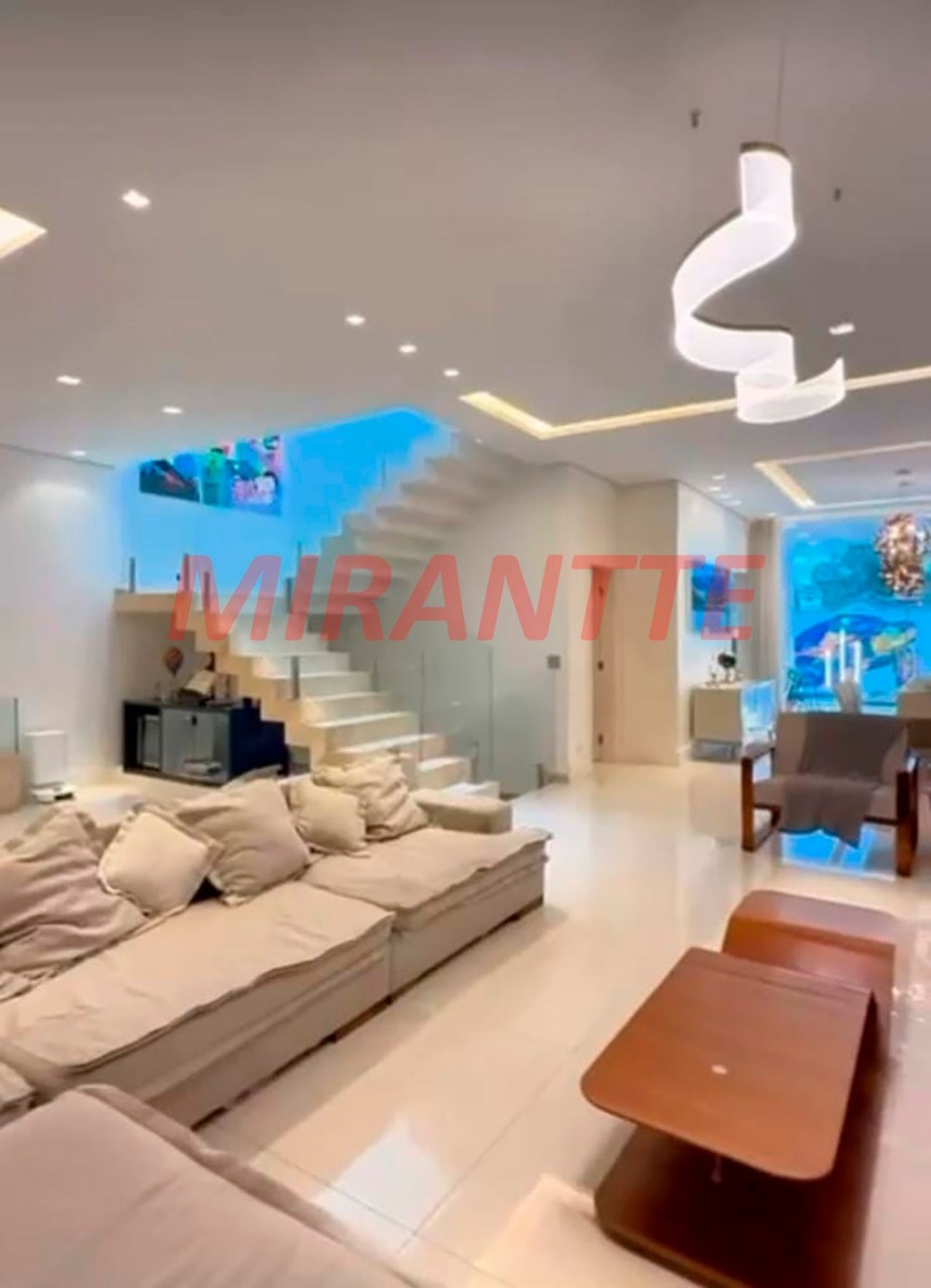 Cond. fechado de 373m² com 4 quartos em Jardim Floresta
