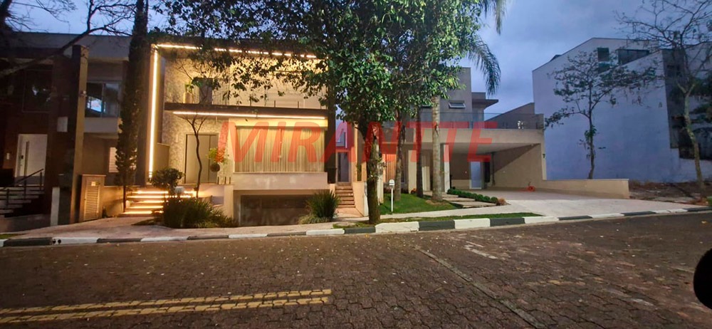 Cond. fechado de 373m² com 4 quartos em Jardim Floresta