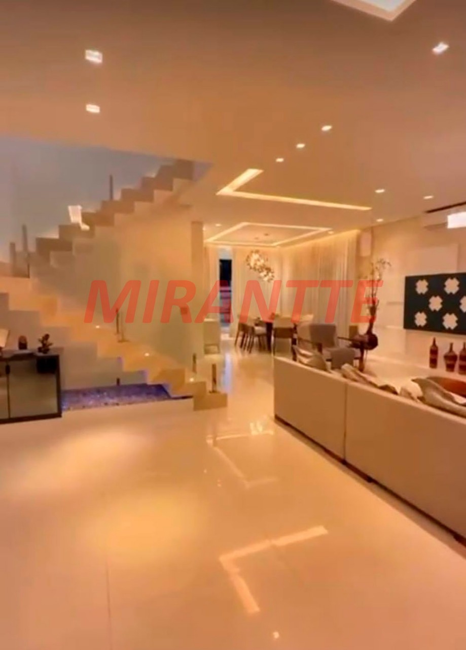 Cond. fechado de 373m² com 4 quartos em Jardim Floresta