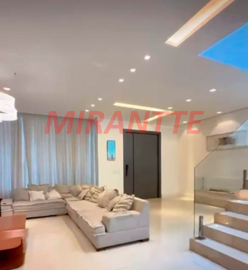 Cond. fechado de 373m² com 4 quartos em Jardim Floresta