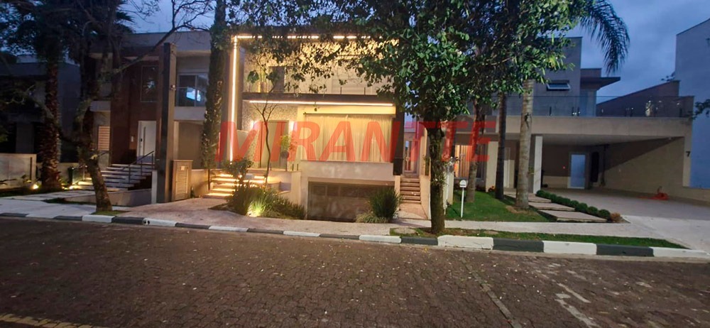 Cond. fechado de 373m² com 4 quartos em Jardim Floresta