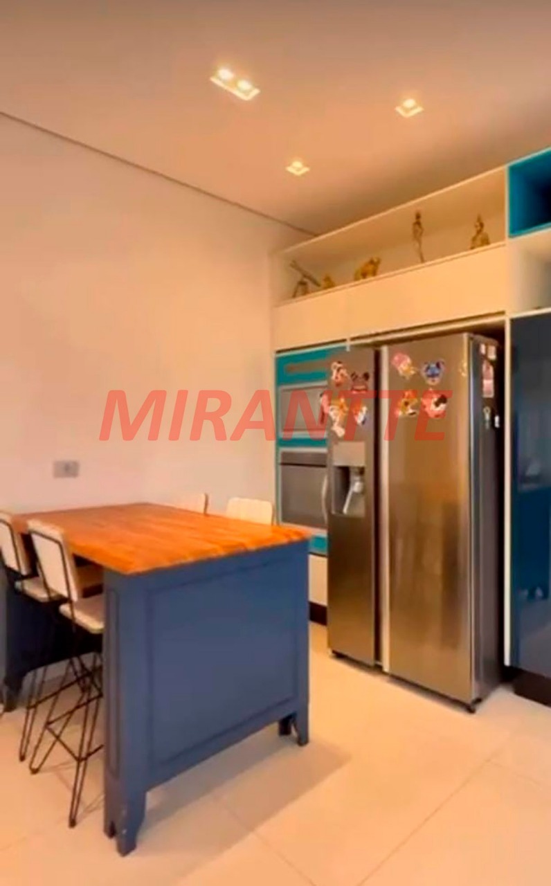 Cond. fechado de 373m² com 4 quartos em Jardim Floresta