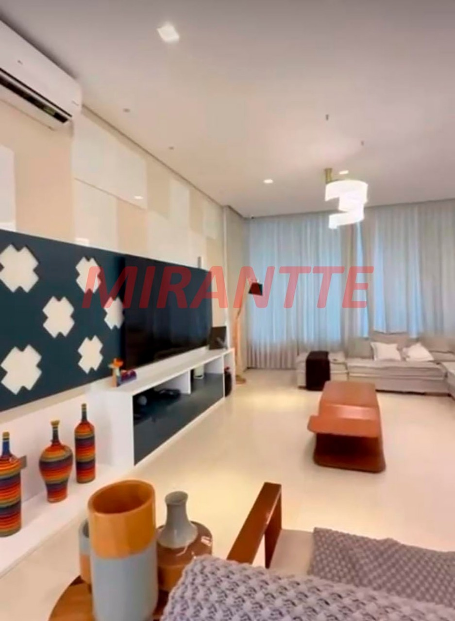 Cond. fechado de 373m² com 4 quartos em Jardim Floresta