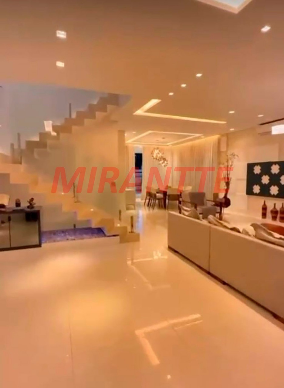 Cond. fechado de 373m² com 4 quartos em Jardim Floresta