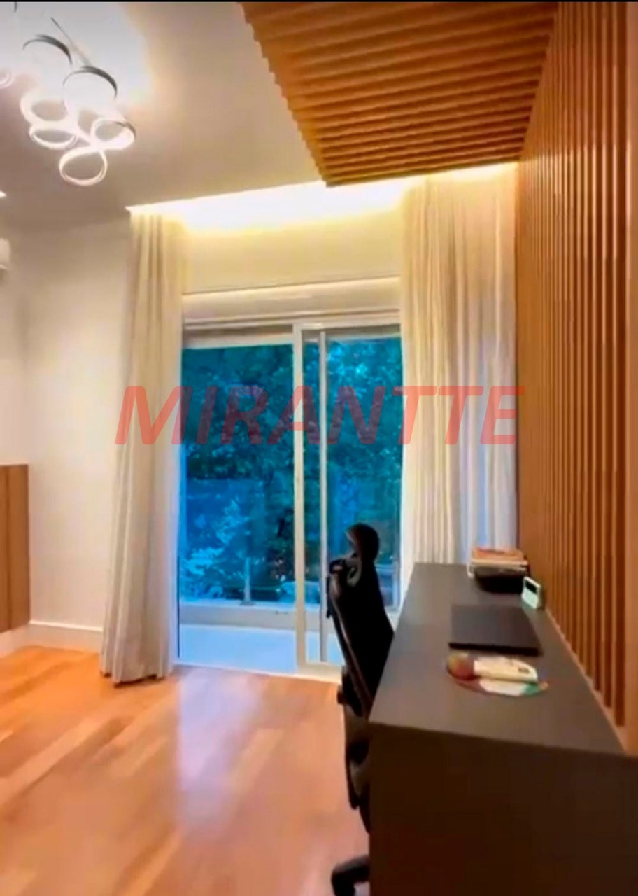 Cond. fechado de 373m² com 4 quartos em Jardim Floresta