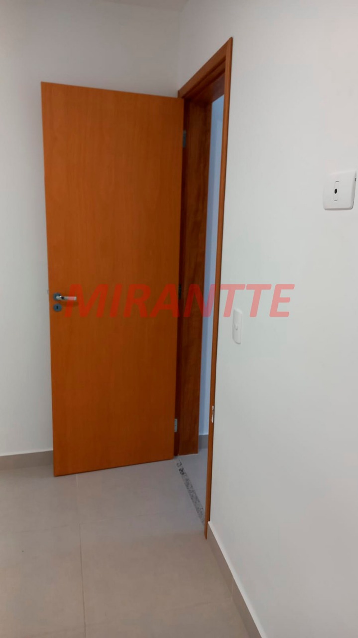 Apartamento de 40m² com 2 quartos em Água Fria