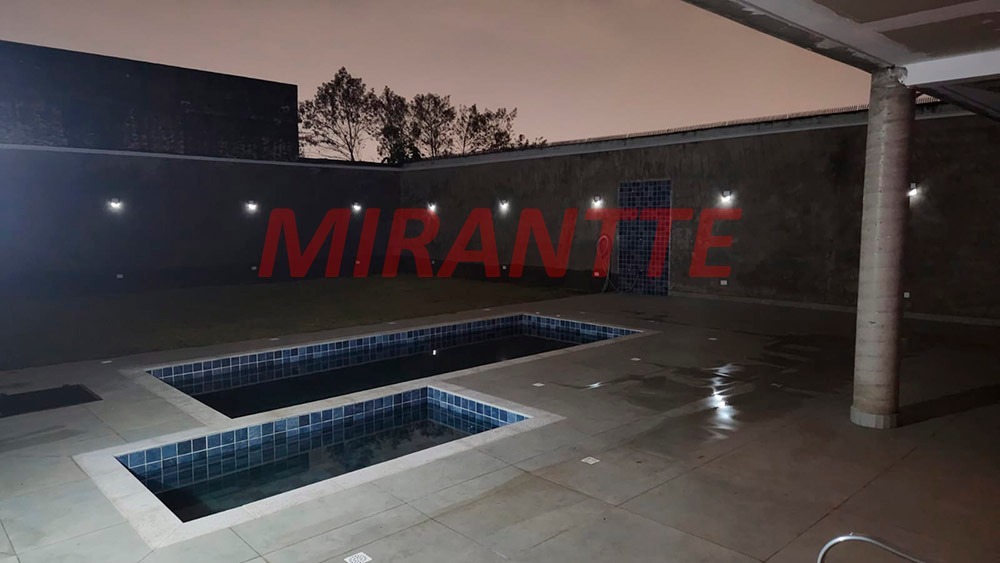Sobrado de 250m² com 2 quartos em Vila Rosália