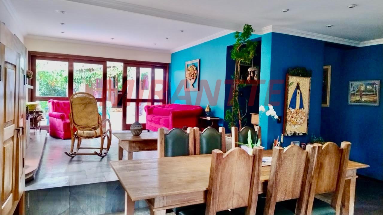 Cond. fechado de 393m² com 4 quartos em Serra da Cantareira