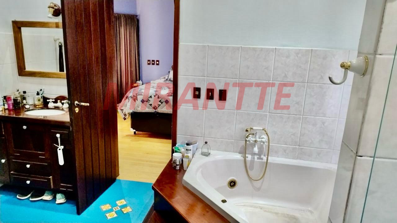 Cond. fechado de 393m² com 4 quartos em Serra da Cantareira