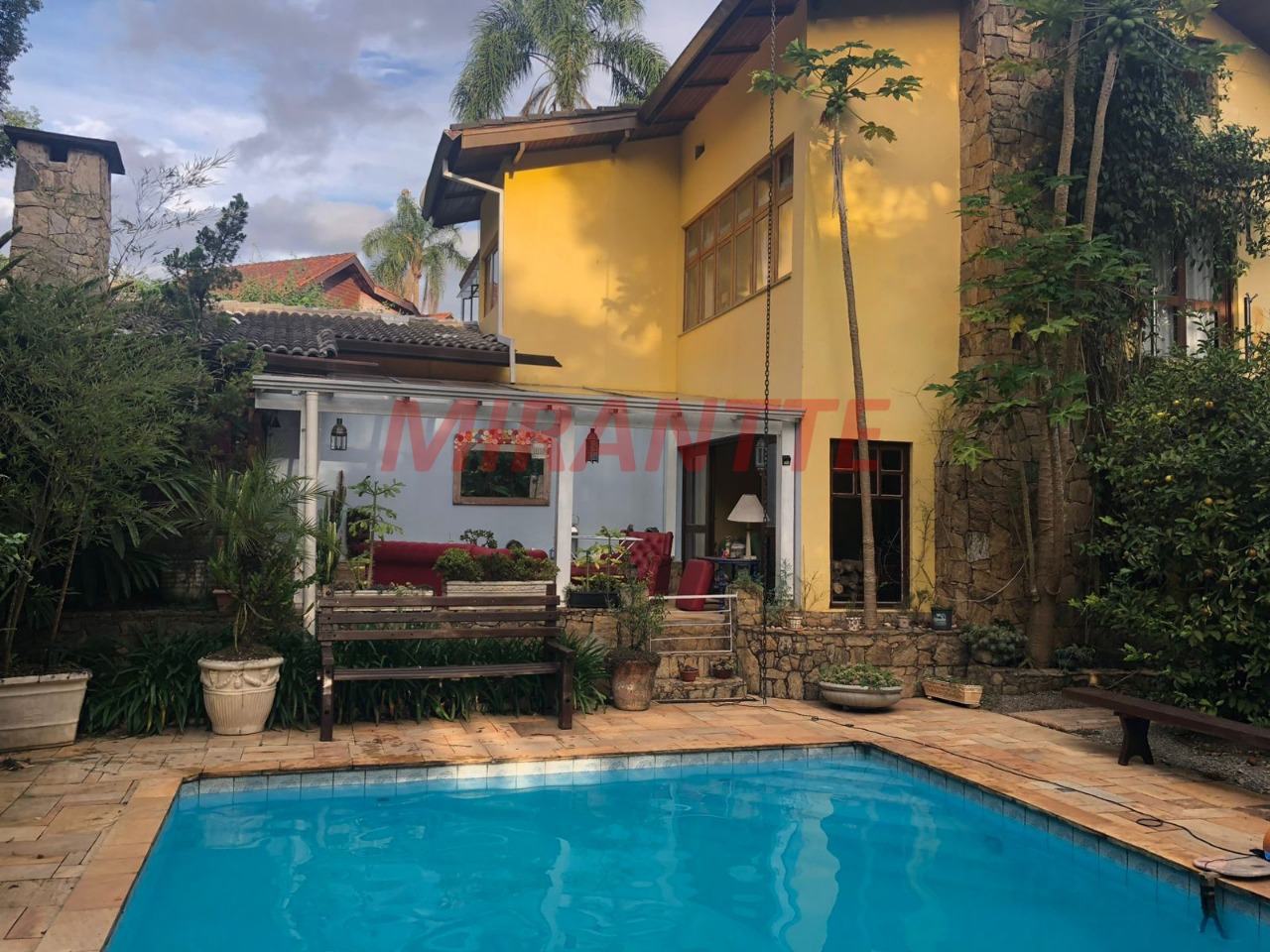 Cond. fechado de 393m² com 4 quartos em Serra da Cantareira