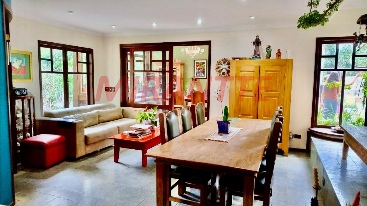 Cond. fechado de 393m² com 4 quartos em Serra da Cantareira