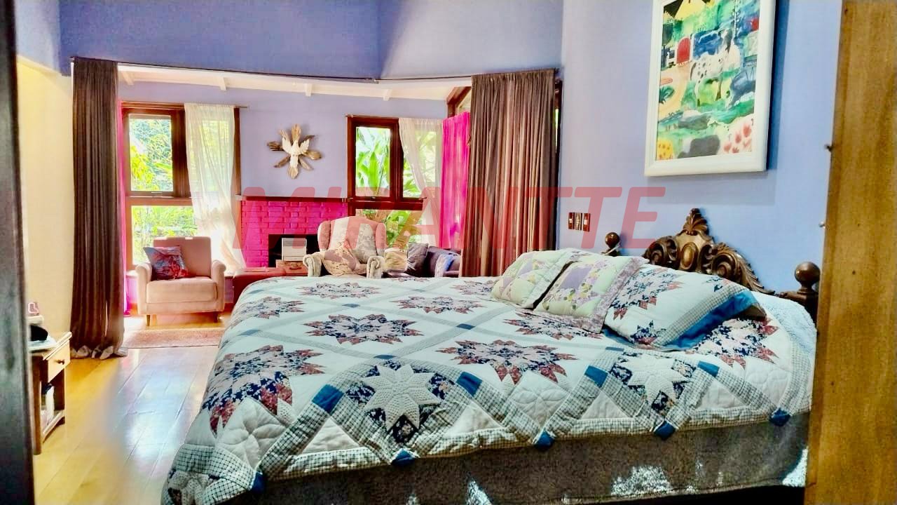 Cond. fechado de 393m² com 4 quartos em Serra da Cantareira