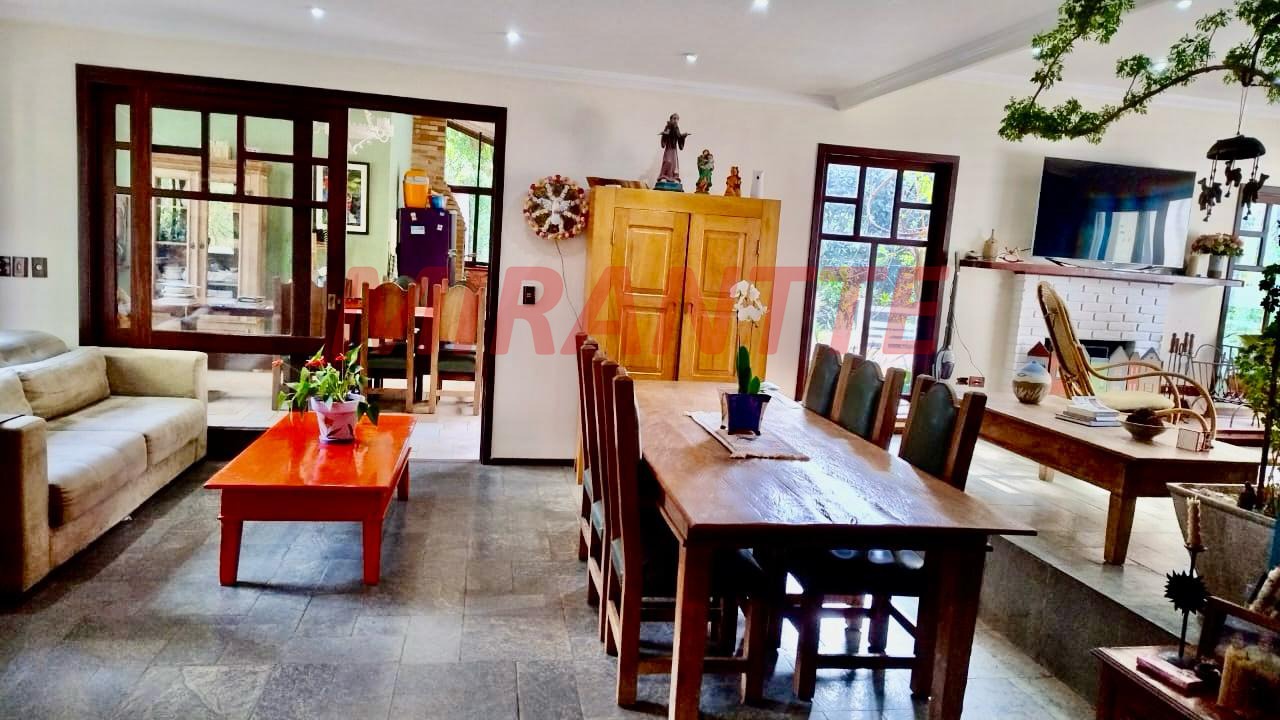 Cond. fechado de 393m² com 4 quartos em Serra da Cantareira