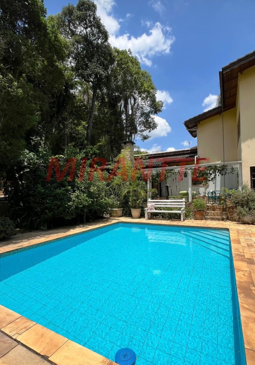 Cond. fechado de 393m² com 4 quartos em Serra da Cantareira