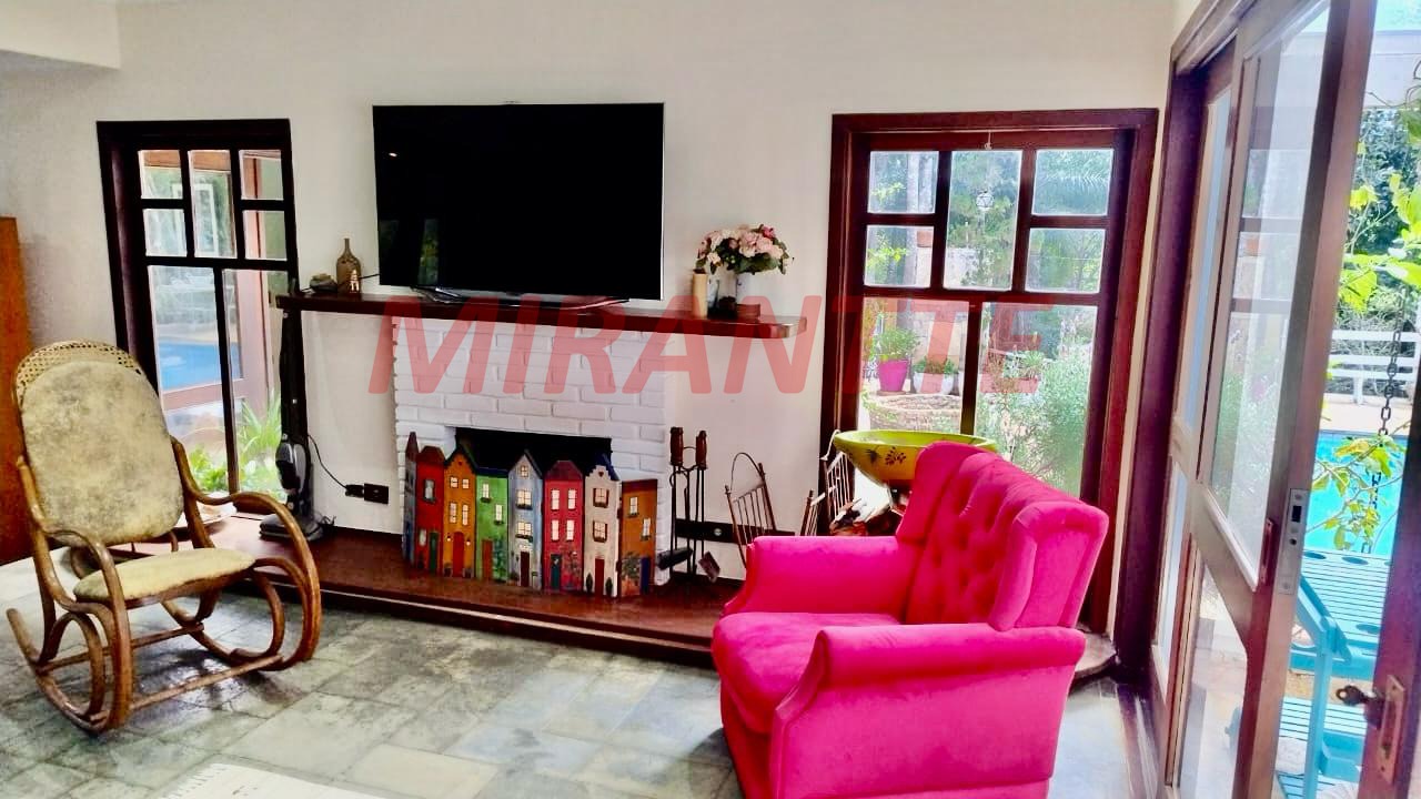 Cond. fechado de 393m² com 4 quartos em Serra da Cantareira