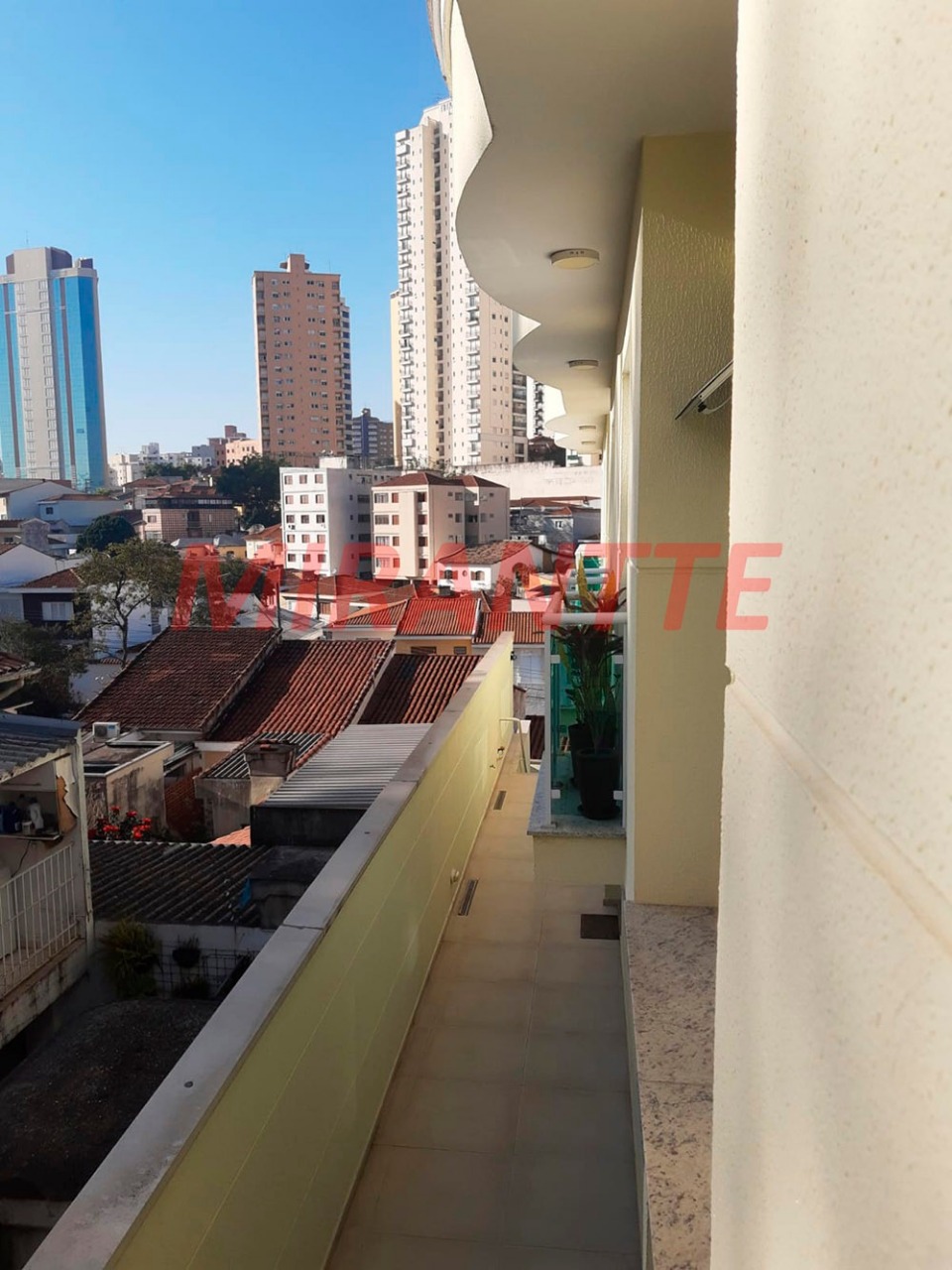 Cond. fechado de 63m² com 2 quartos em Água Fria