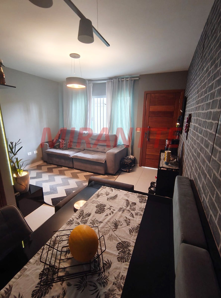 Cond. fechado de 63m² com 2 quartos em Água Fria