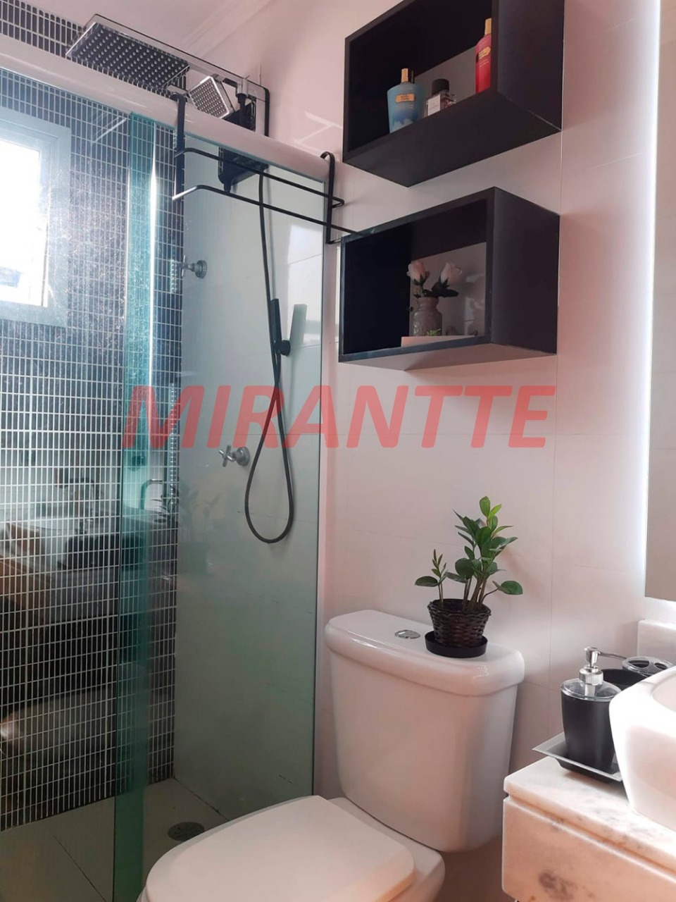Cond. fechado de 63m² com 2 quartos em Água Fria