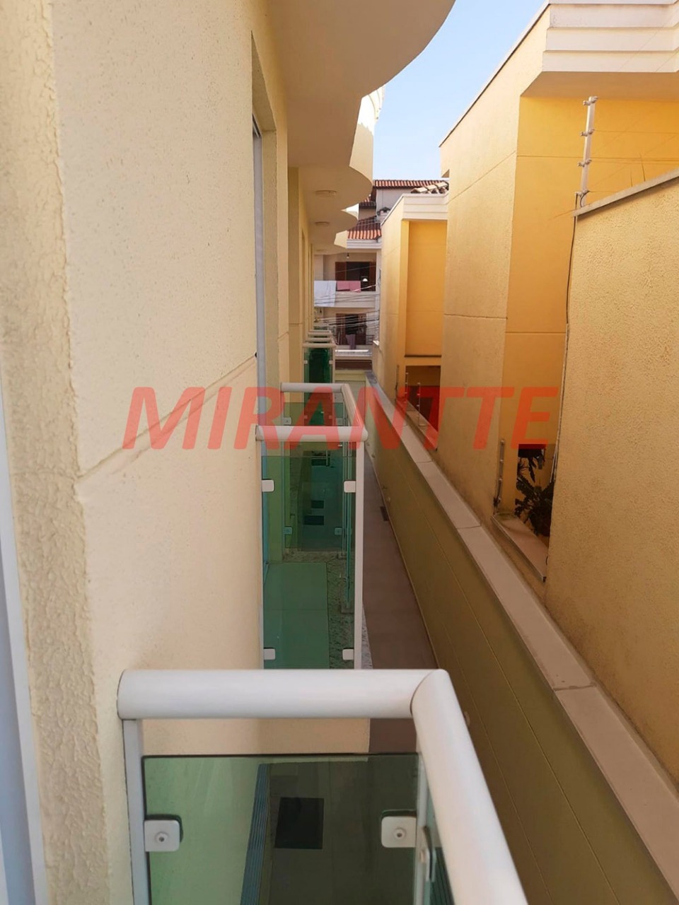 Cond. fechado de 63m² com 2 quartos em Água Fria