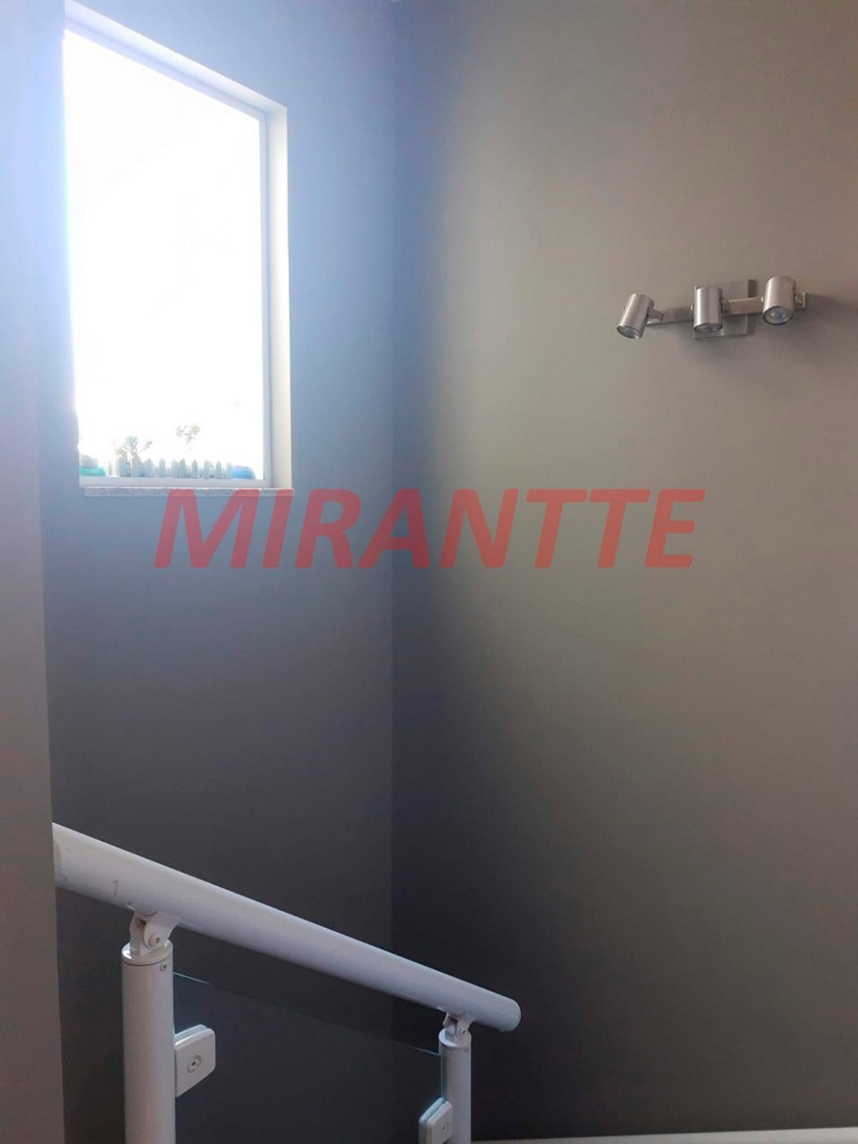 Cond. fechado de 63m² com 2 quartos em Água Fria