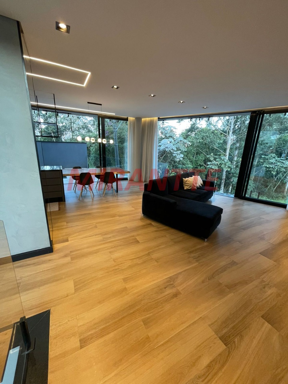 Casa terrea de 324m² com 3 quartos em Residencial Real Park
