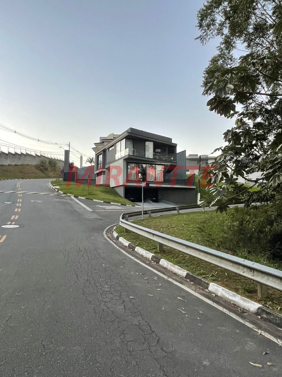 Casa terrea de 324m² com 3 quartos em Residencial Real Park