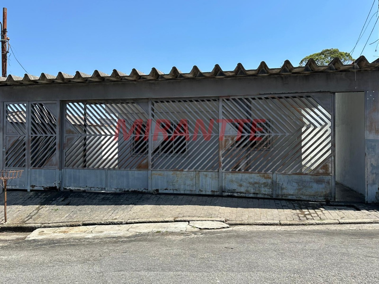 Casa terrea de 200m² com 3 quartos em Jardim Shangrilá (Zona Norte)