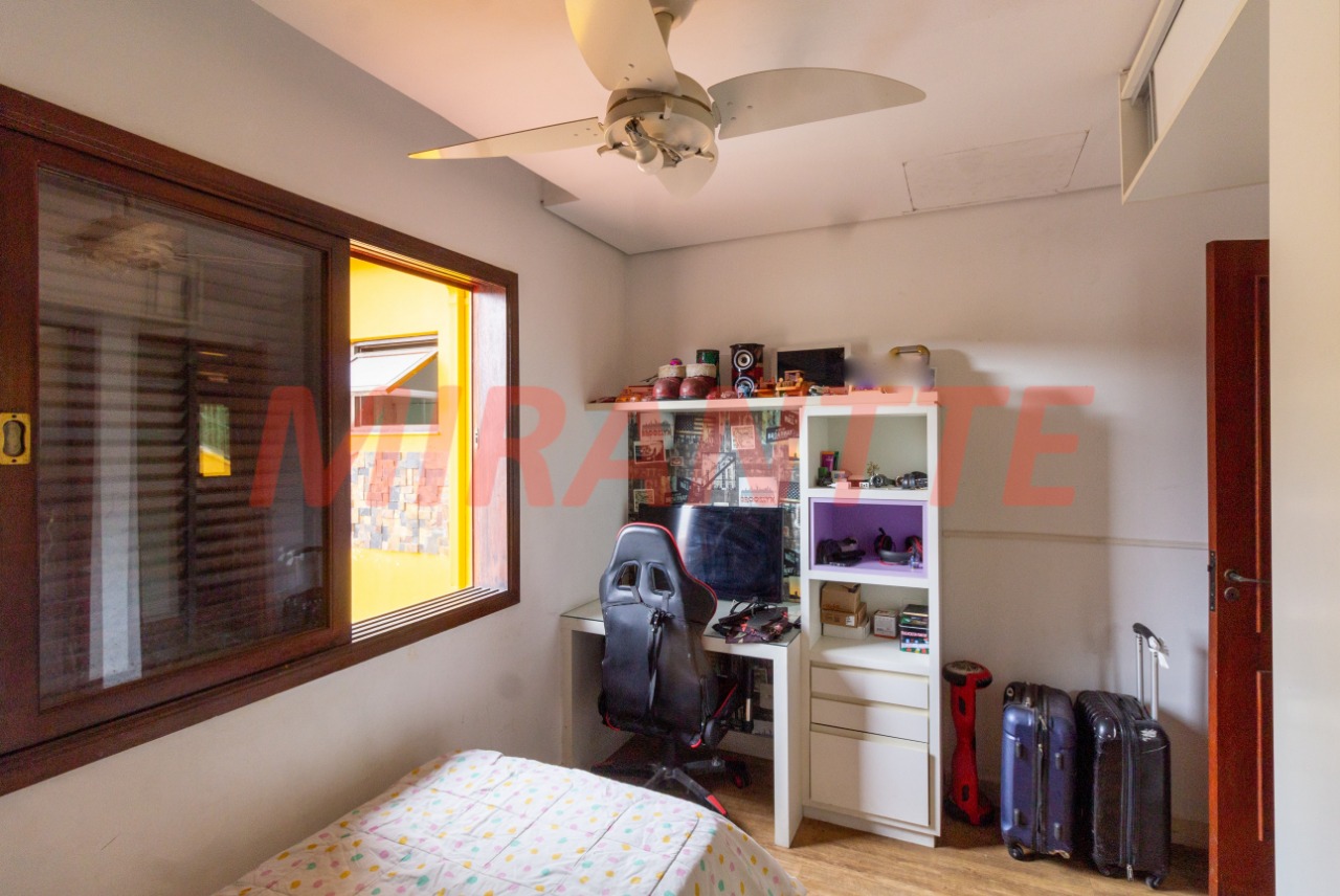 Cond. fechado de 450m² com 4 quartos em Tremembe