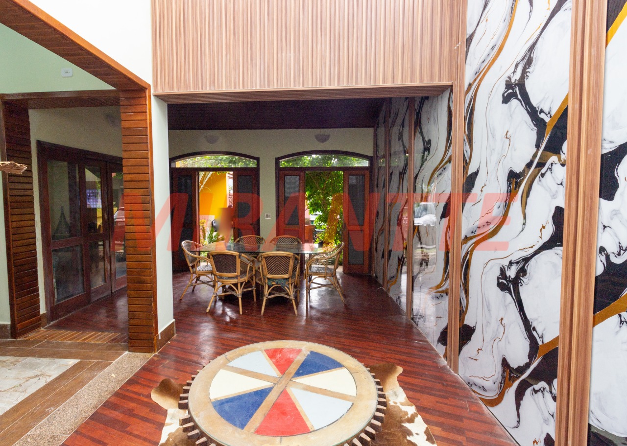 Cond. fechado de 450m² com 4 quartos em Tremembe