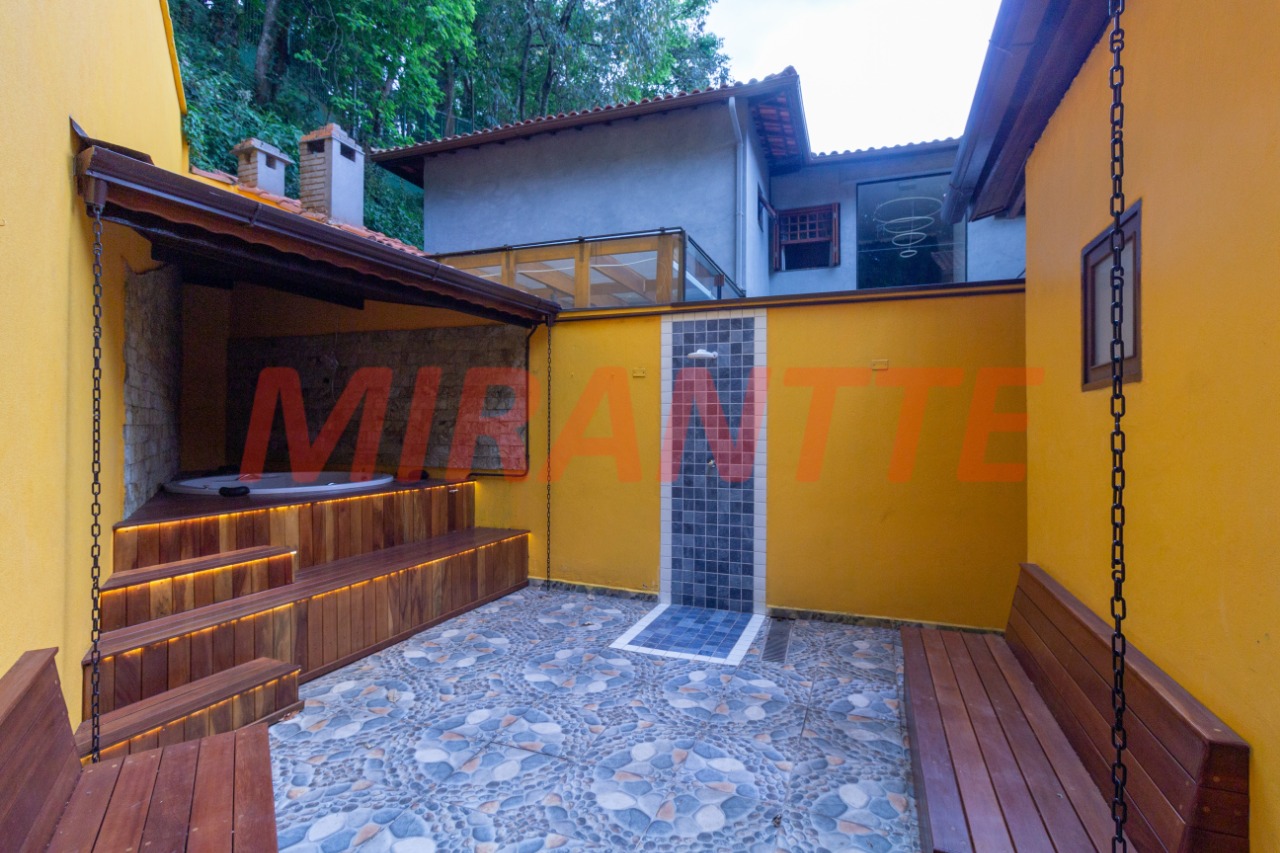 Cond. fechado de 450m² com 4 quartos em Tremembe