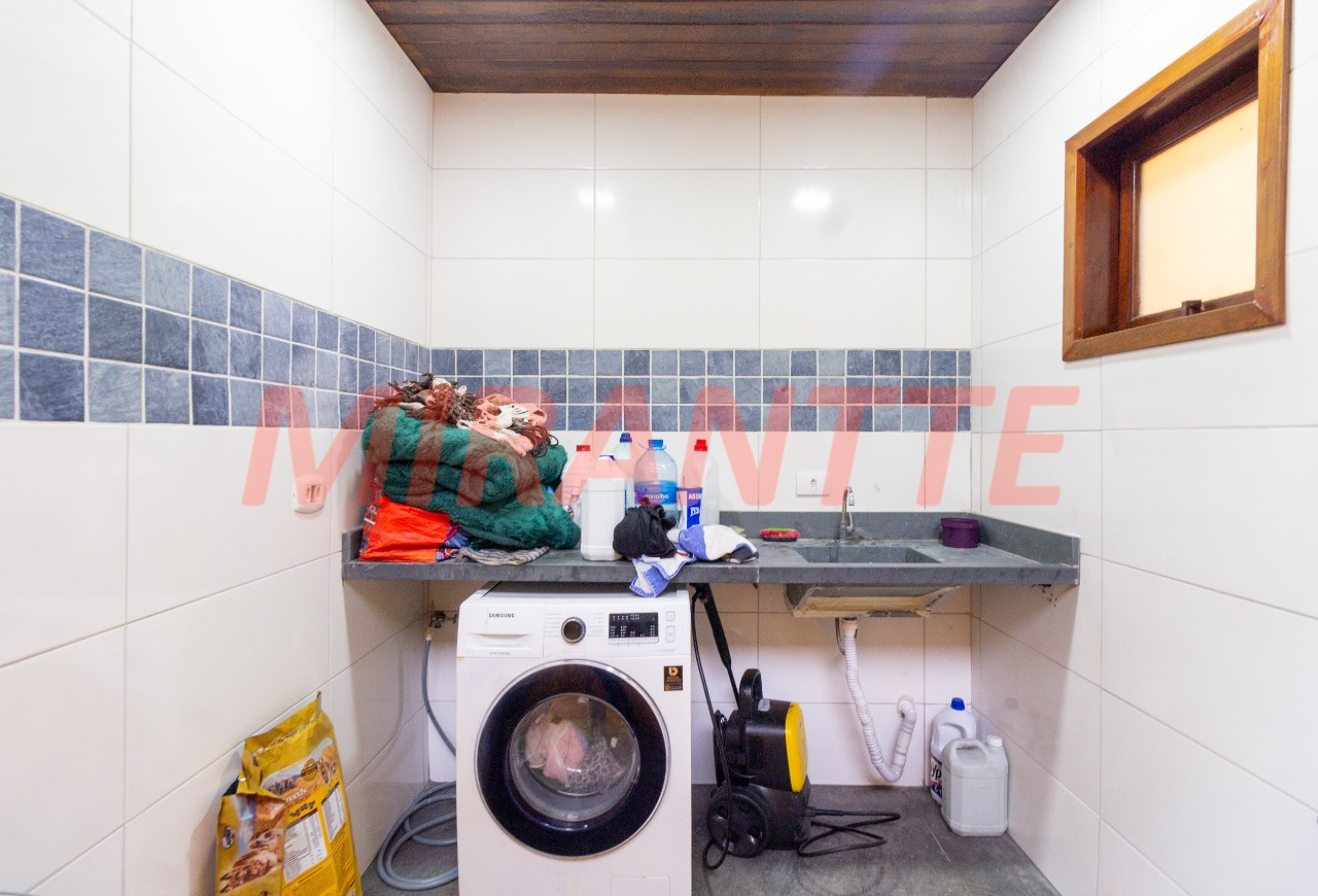 Cond. fechado de 450m² com 4 quartos em Tremembe