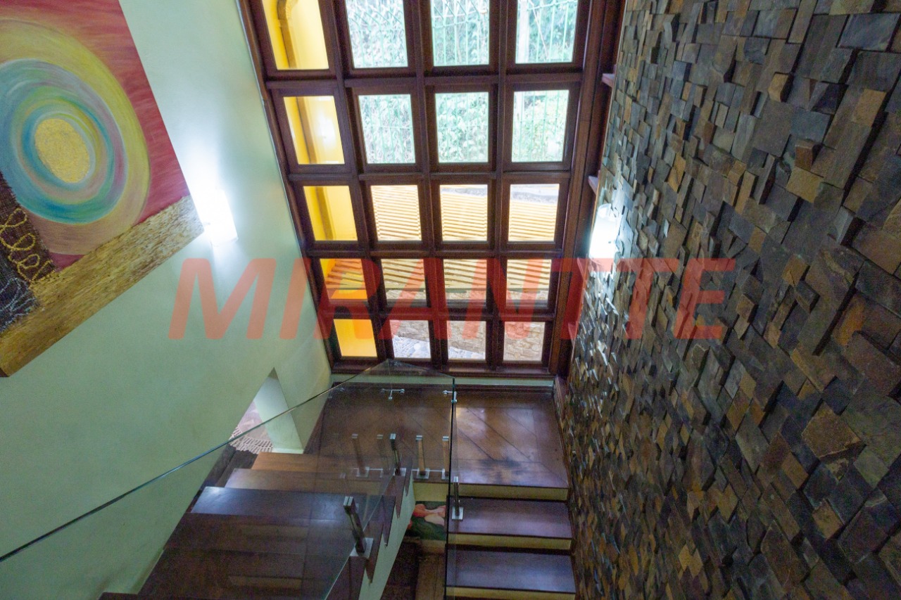Cond. fechado de 450m² com 4 quartos em Tremembe