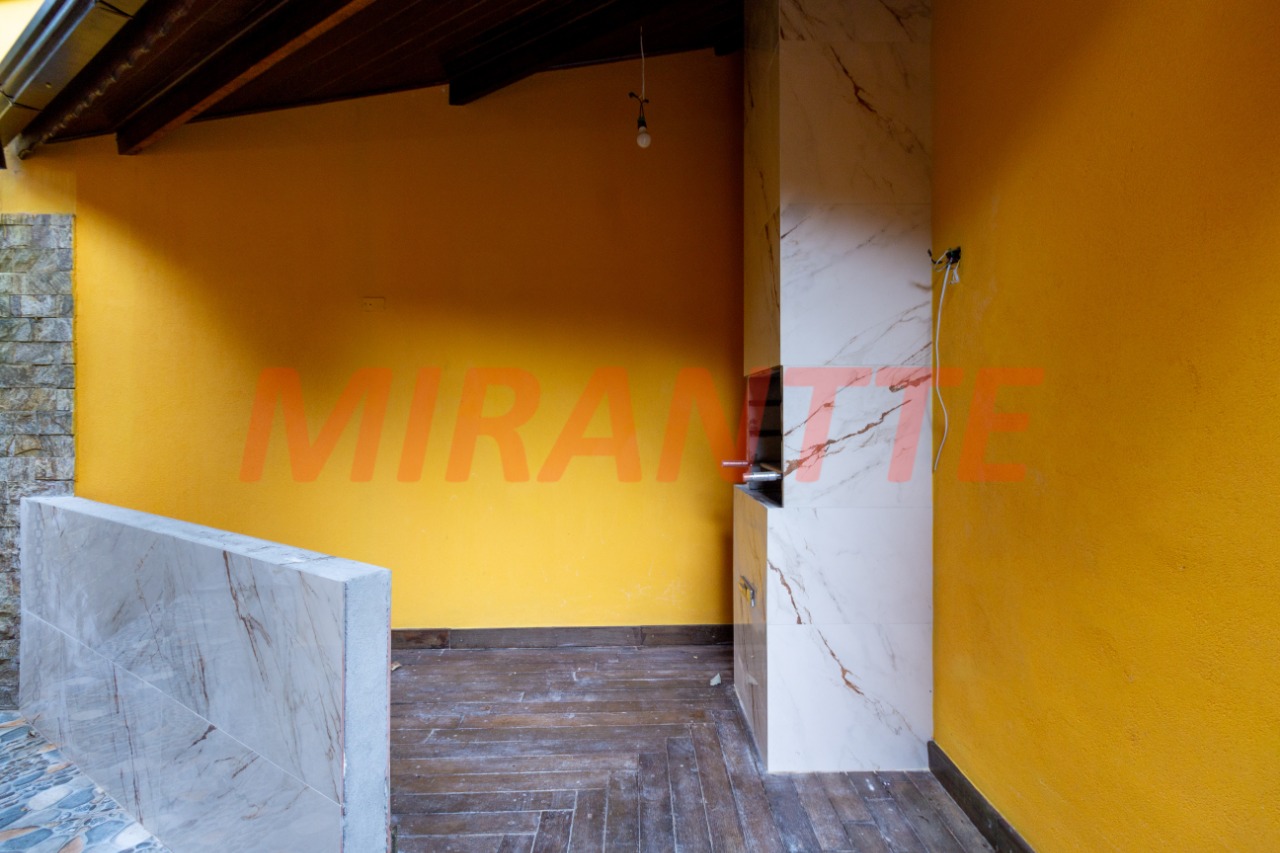 Cond. fechado de 450m² com 4 quartos em Tremembe