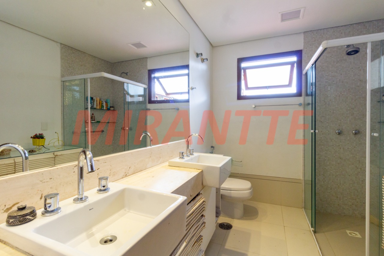 Cond. fechado de 450m² com 4 quartos em Tremembe