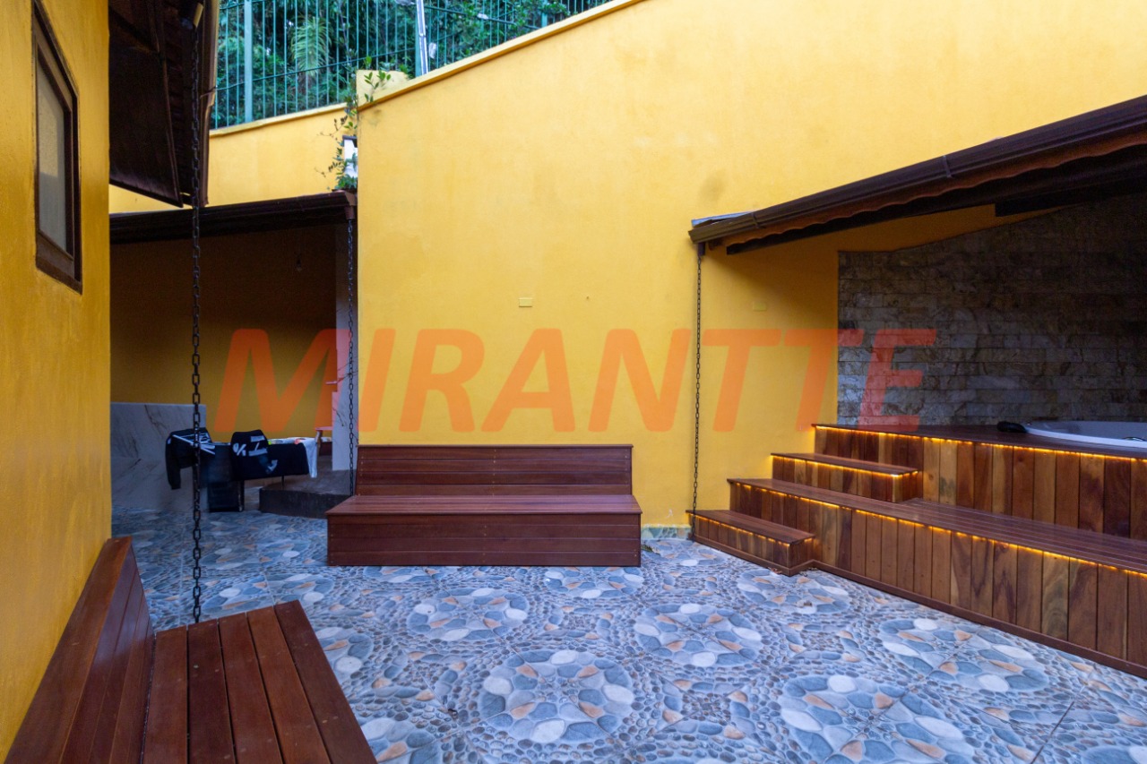 Cond. fechado de 450m² com 4 quartos em Tremembe