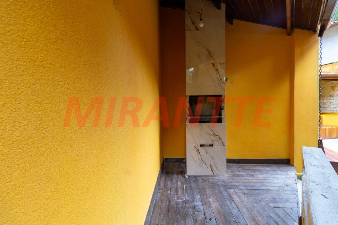 Cond. fechado de 450m² com 4 quartos em Tremembe