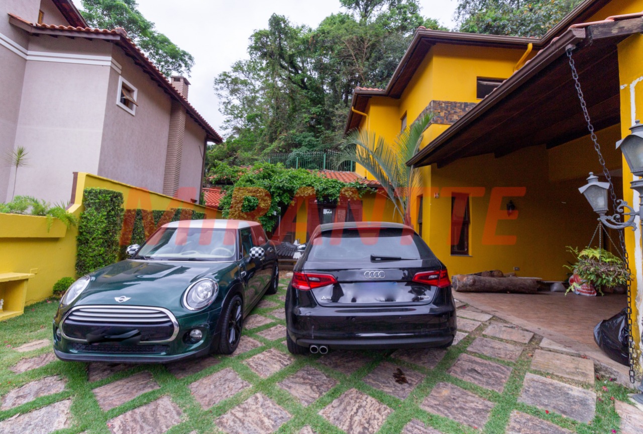 Cond. fechado de 450m² com 4 quartos em Tremembe