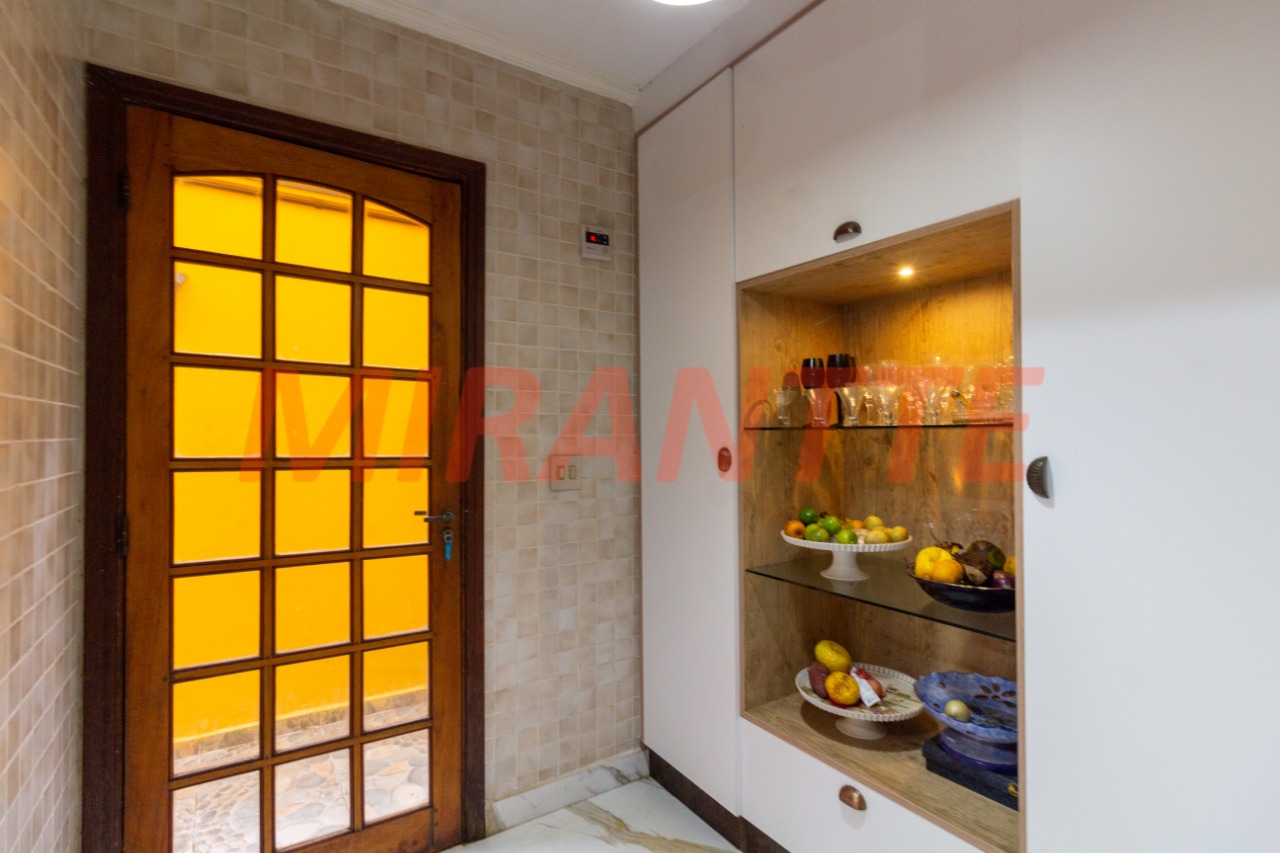 Cond. fechado de 450m² com 4 quartos em Tremembe