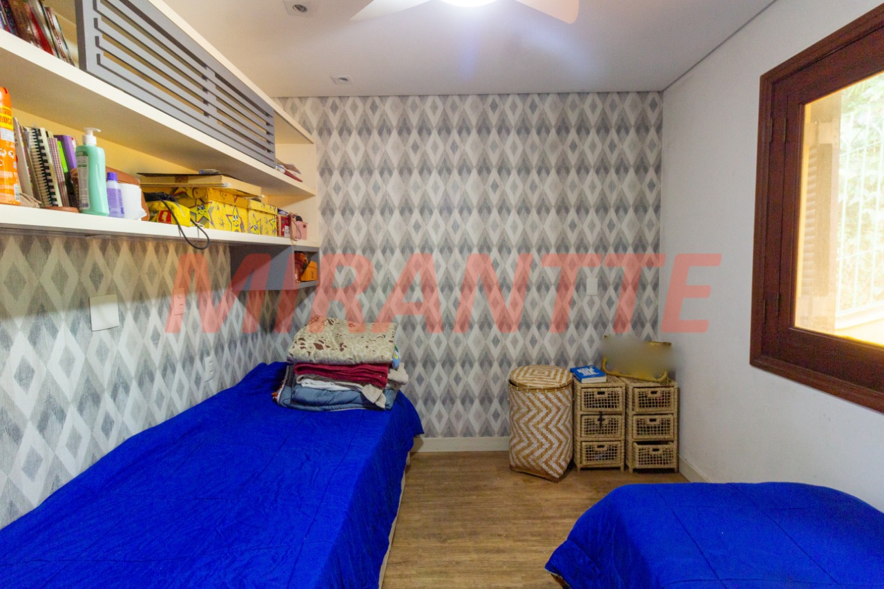 Cond. fechado de 450m² com 4 quartos em Tremembe