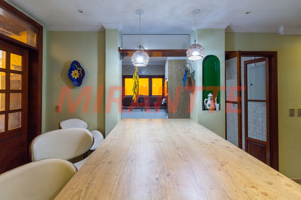 Cond. fechado de 450m² com 4 quartos em Tremembe