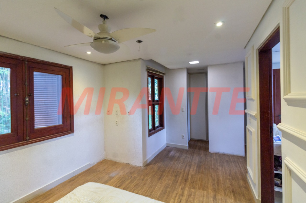 Cond. fechado de 450m² com 4 quartos em Tremembe