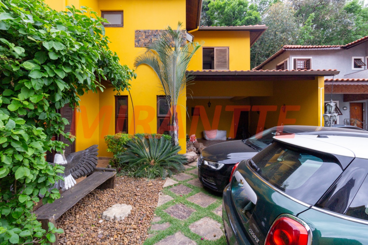Cond. fechado de 450m² com 4 quartos em Tremembe