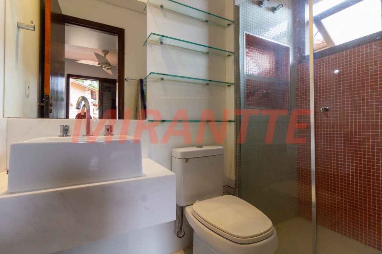 Cond. fechado de 450m² com 4 quartos em Tremembe
